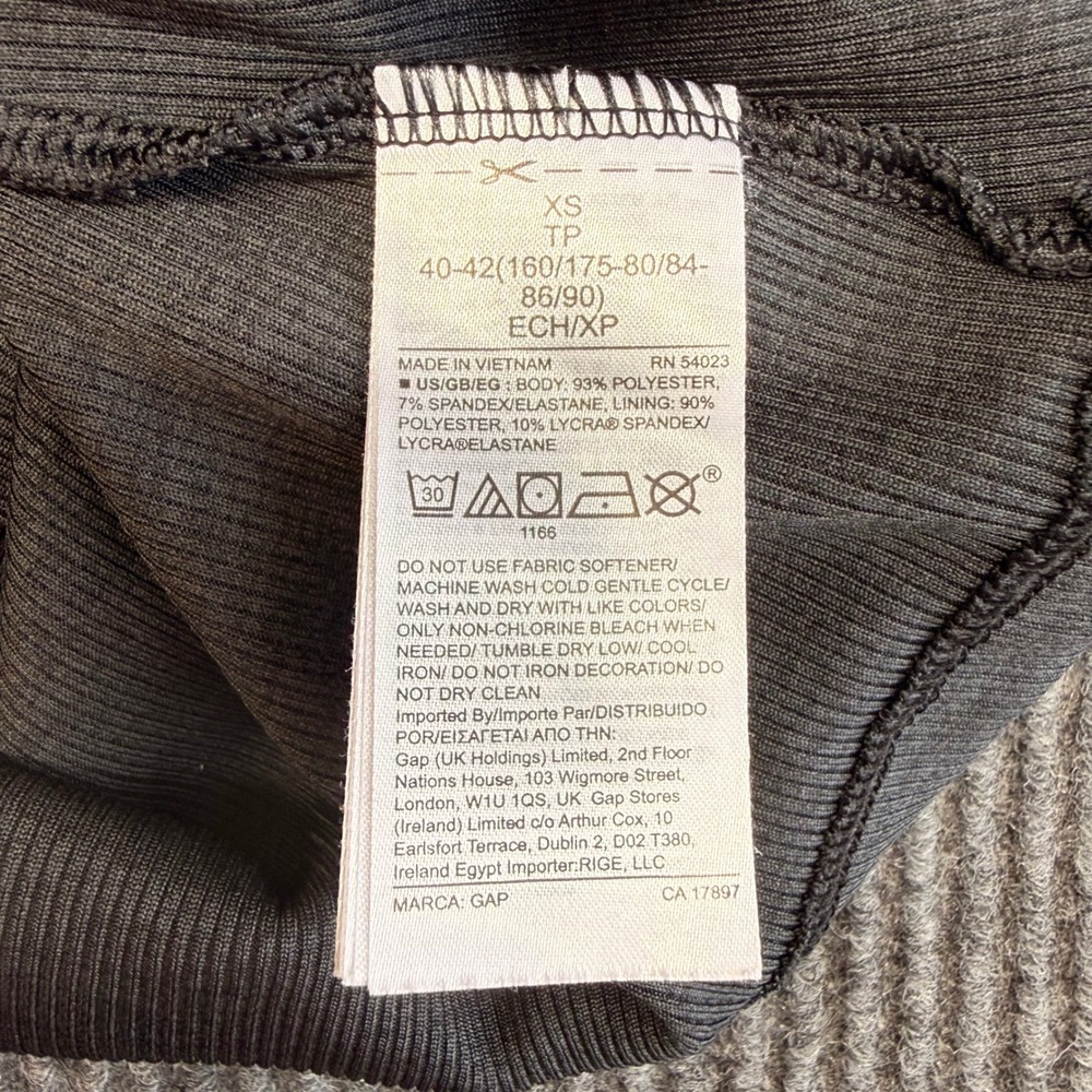 GapFit XS Black Ribbed Tank Built In Bra Racerback Athleisure Workout Top - Picture 8 of 10